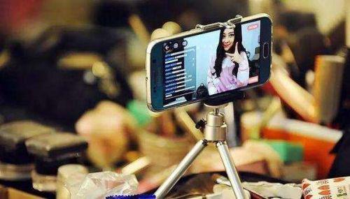 利用“網(wǎng)紅季”系列主題活動為品牌傳播造勢