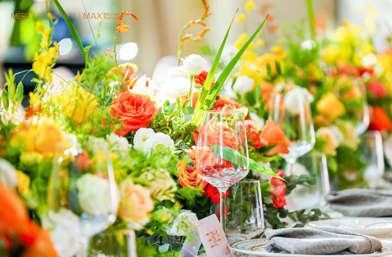 活動(dòng)現(xiàn)場(chǎng)鮮花藝布置怎么選擇呢？