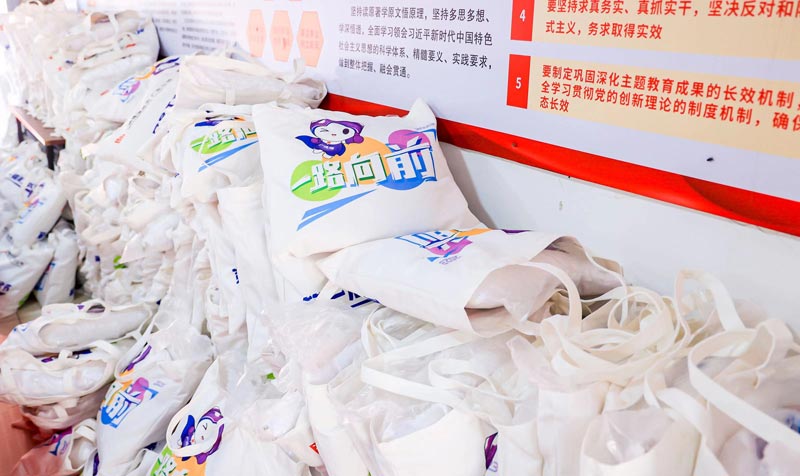 如何定制年會(huì)活動(dòng)小禮品-年會(huì)隨手禮物送什么好?