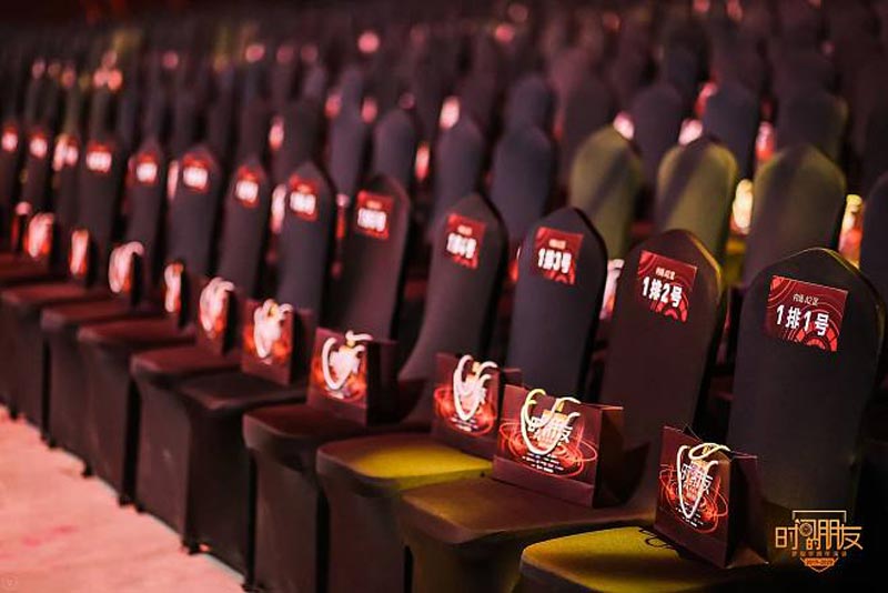 會議中椅子上貼嘉賓座位帖怎么貼？